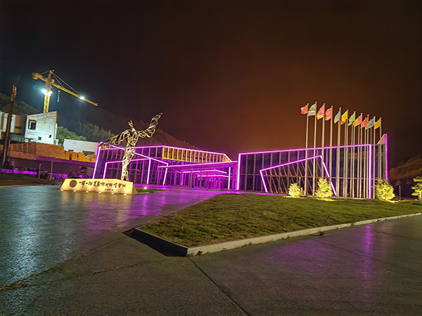 城市亮化是现代城市建设的重要组成部分,它不仅可以美化城市的夜景,还能提升城市的整体形象。随着科技的不断进步,城市亮化也得到了更多的关注和创新。本文将介绍一些关于城市亮化的创意和技术,帮助读者了解城市亮化的重要性以及如何进行共和城市亮化的规划和实施。 城市亮化是现代城市建设的重要组成部分,它不仅可以美化城市的夜景,还能提升城市的整体形象。随着科技的不断进步,城市亮化也得到了更多的关注和创新。本文将介绍一些关于城市亮化的创意和技术,帮助读者了解共和城市亮化的重要性以及如何进行共和城市亮化的规划和实施。