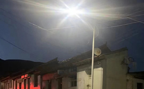 农村院子里最适合的共和太阳能路灯亮度与安装要点